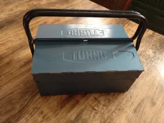 Caja de herramientas metálica