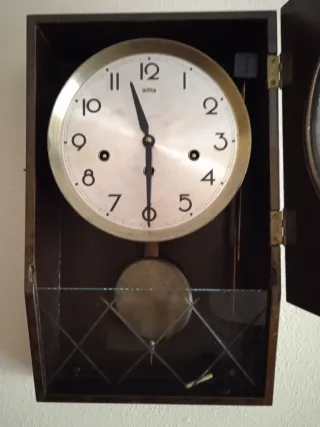 Reloj de pared antiguo madera