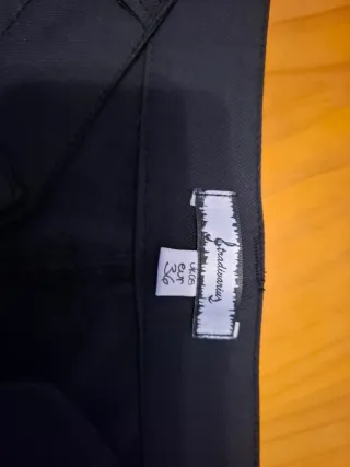 Pantalón tiro bajo negro