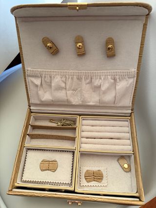 Joyero Beige y Dorado