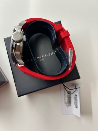 Reloj Tommy Hilfiger Correa Roja Nuevo