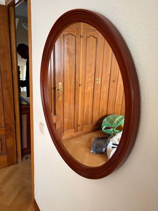 Espejo de madera redondo