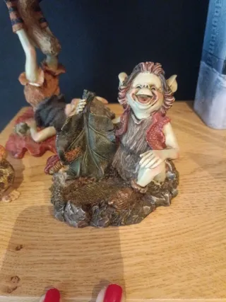 Figuras de elfos y duendes