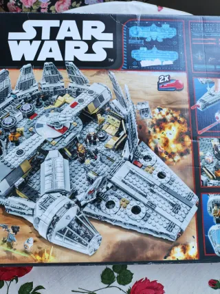 LEGO Star Wars 75105 Millennium Falcon .