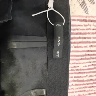 Pantalones efecto piel Mango Talla 36