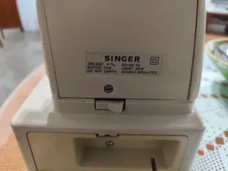 Máquina de coser Singer vintage.