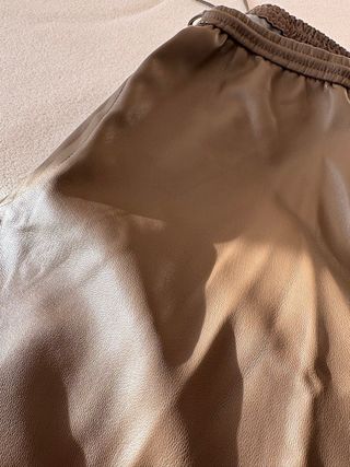 Pantalón efecto piel cintura elástica