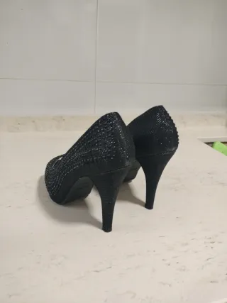 Zapatos y bolso de fiesta negros