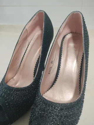 Zapatos y bolso de fiesta negros