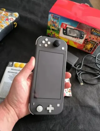 Nintendo Switch Lite + 2 Juegos