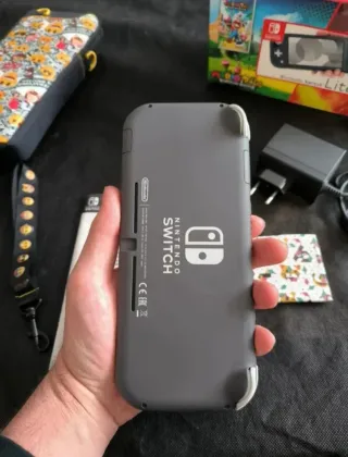 Nintendo Switch Lite + 2 Juegos