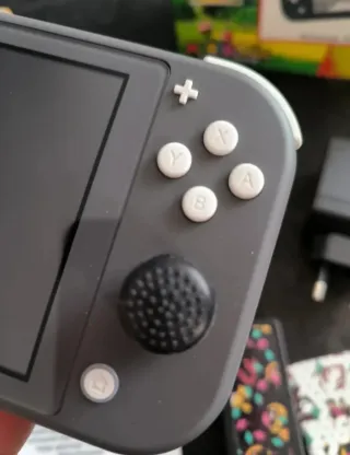 Nintendo Switch Lite + 2 Juegos