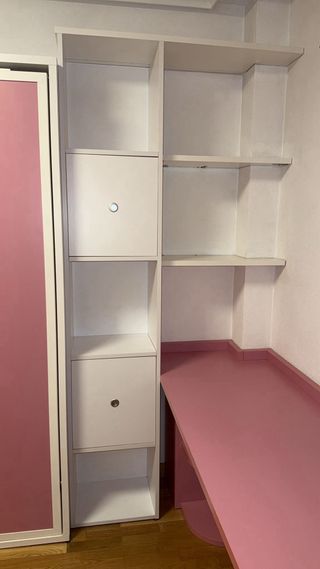 Habitación rosa y blanca