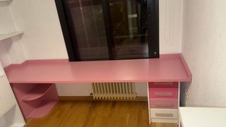 Habitación rosa y blanca