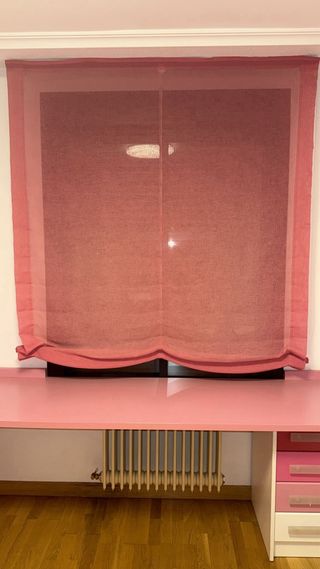 Habitación rosa y blanca