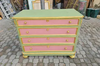 Cassettiera 1800 laccata oro e bianco