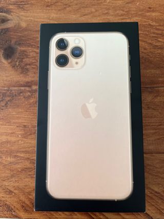 iPhone 11 Pro 64GB Dorado con Caja y 3 Fundas