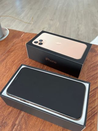iPhone 11 Pro 64GB Dorado con Caja y 3 Fundas