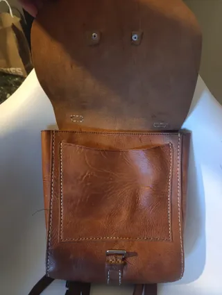 Mochila de cuero marrón