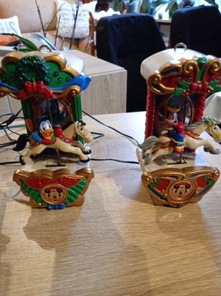 Tren de juguete musical navideño