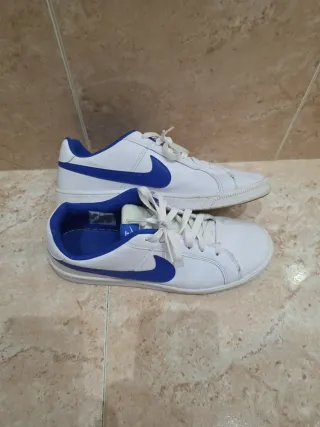 Nike Court Royale
