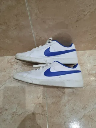 Nike Court Royale