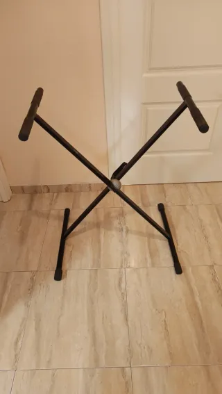 Teclado Ringway TB600M + Pie