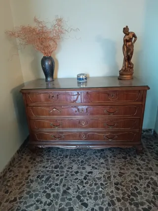 Cómoda + dos mesitas