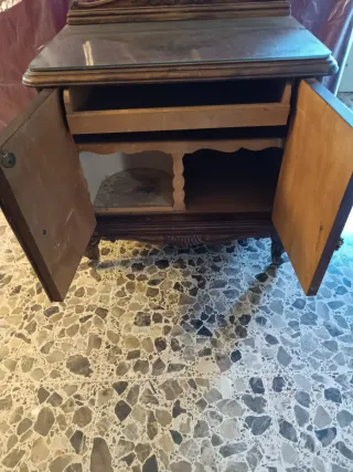 Cómoda + dos mesitas