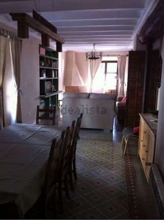 Casa adosada en alquiler en Baena