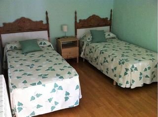 Casa adosada en alquiler en Baena