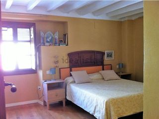 Casa adosada en alquiler en Baena