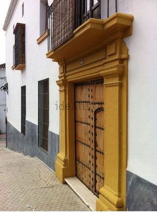 Casa adosada en alquiler en Baena