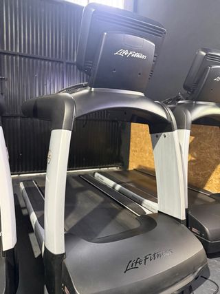 4 Cintas de correr Life Fitness.