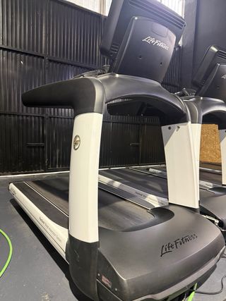 4 Cintas de correr Life Fitness.