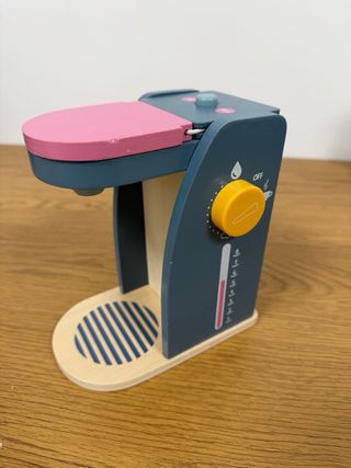 Cafetera de madera de juguete