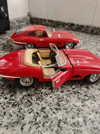 Coches de juguete Jaguar E-Type rojos