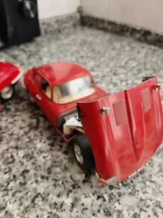 Coches de juguete Jaguar E-Type rojos