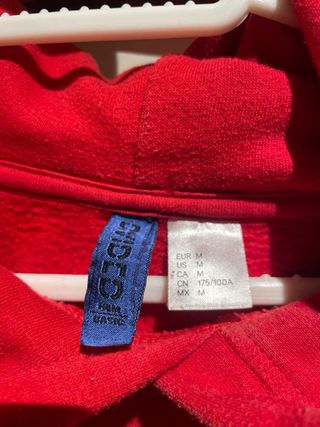 Sudadera con capucha roja