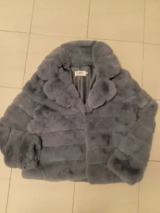 Abrigo pelo corto azul