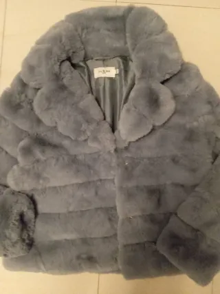 Abrigo pelo corto azul