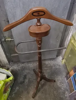 Galán de noche de madera