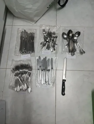 Set de cubiertos metálicos