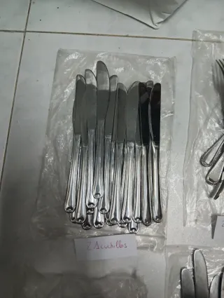 Set de cubiertos metálicos