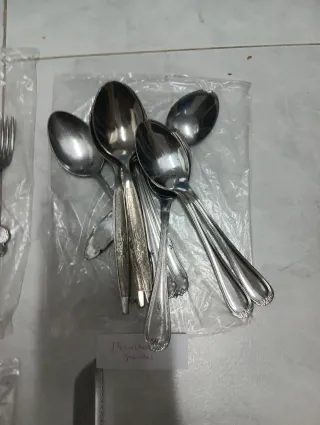 Set de cubiertos metálicos