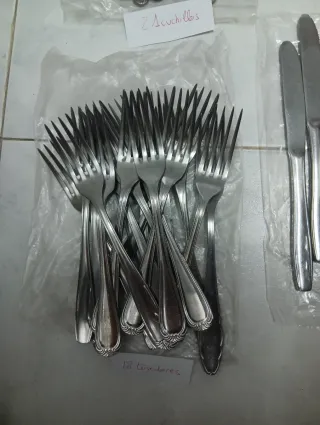 Set de cubiertos metálicos