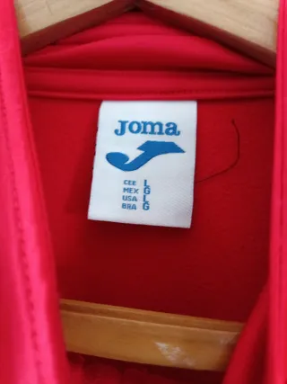 Chaqueta deportiva Joma roja y negra