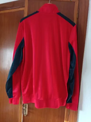 Chaqueta deportiva Joma roja y negra