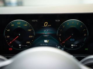 Mercedes GLA 1.3 GLA 250 E DCT 5P