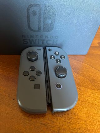 Nintendo Switch 2019 + accessori + custodia